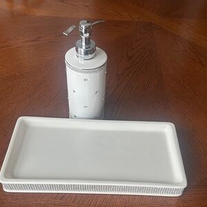 Bella Luxx White and Silver Bath Accessory Set